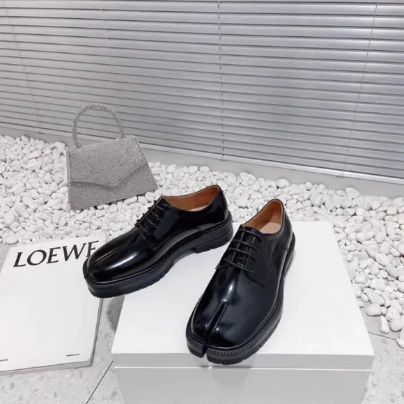 Loewe Glossy Black Women's Oxford Shoes - Picture 2 of 9